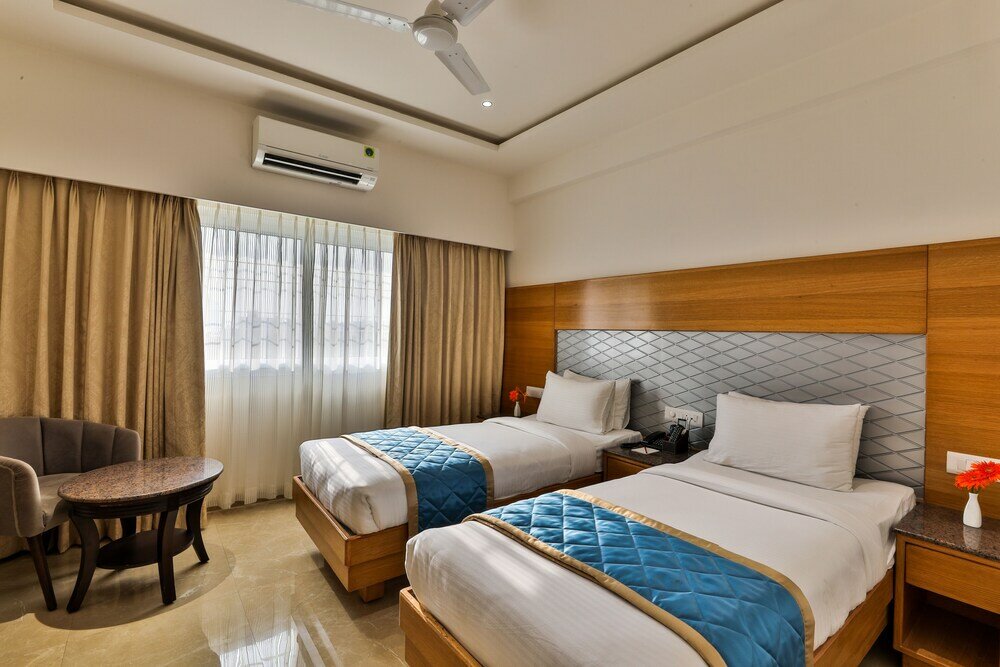 Фото Hotel Vbr Grand Inn