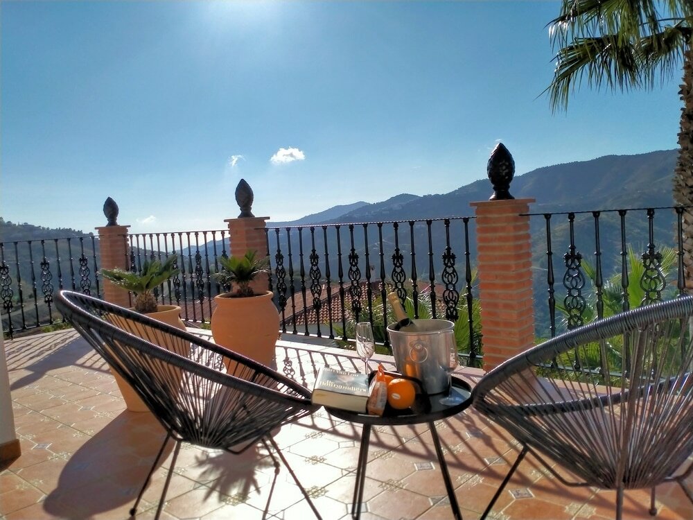 Фото Malaga Hills Double Comfort Boutique & Wellness Hotel -Adults Only