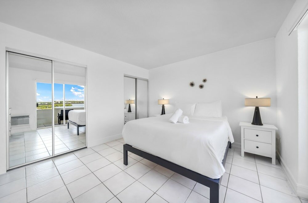 Фото Waterfront One-Bedroom Apt