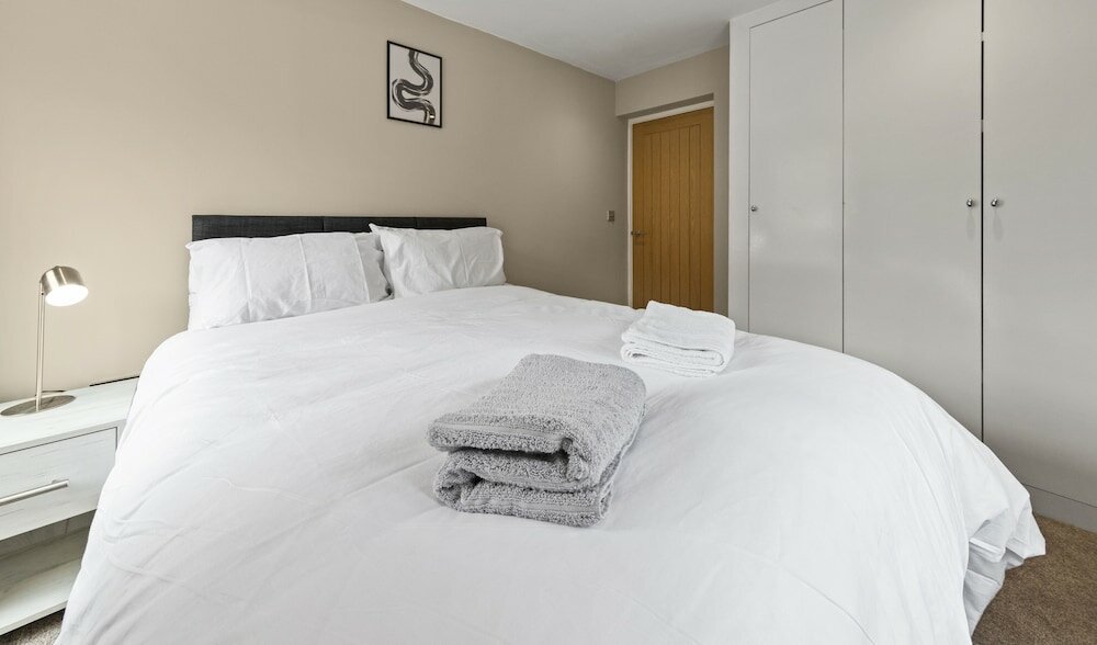 Фото Brand New Unique 2 Bedroom Apartment