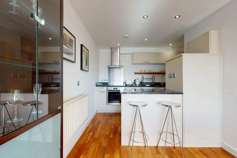 Фото Short let - Penthouse Apartment With West-facing Terrace