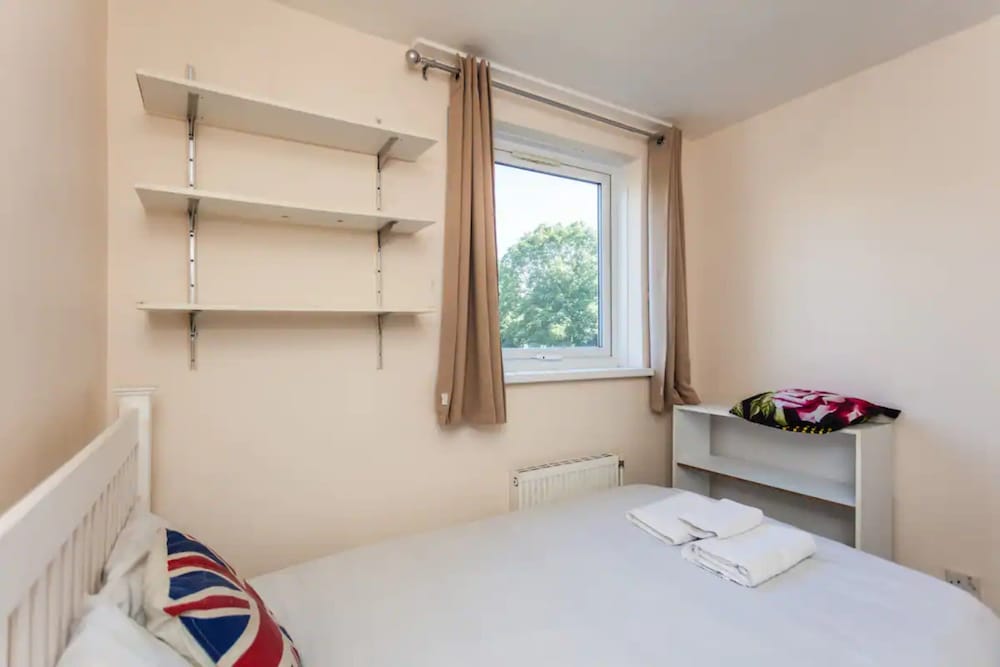 Фото Homely 2 Bedroom House in Kennington With Garden