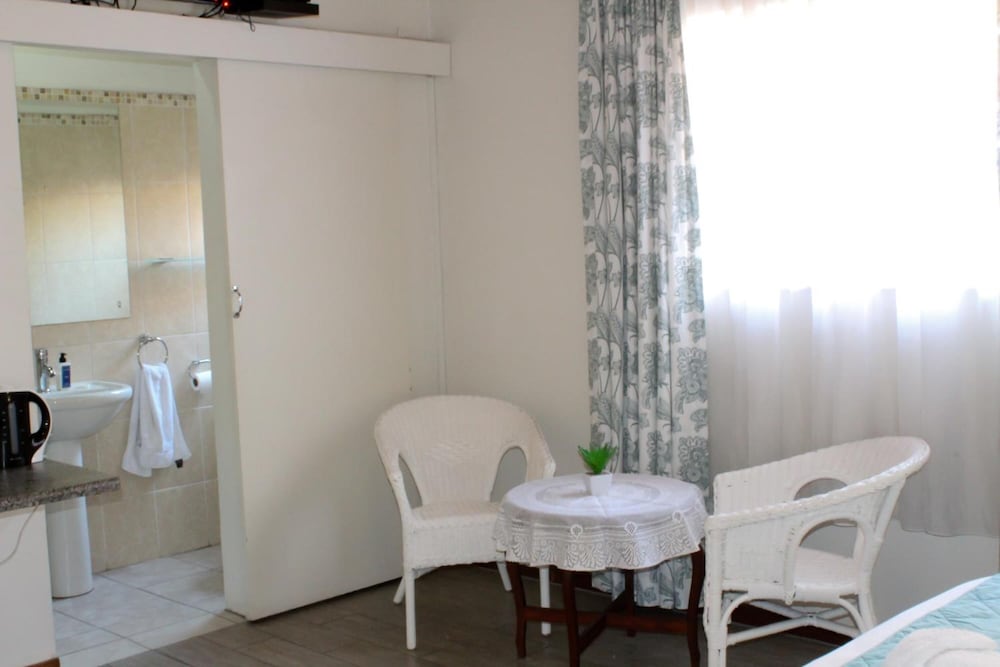 Фото The Lakehouse Guest House