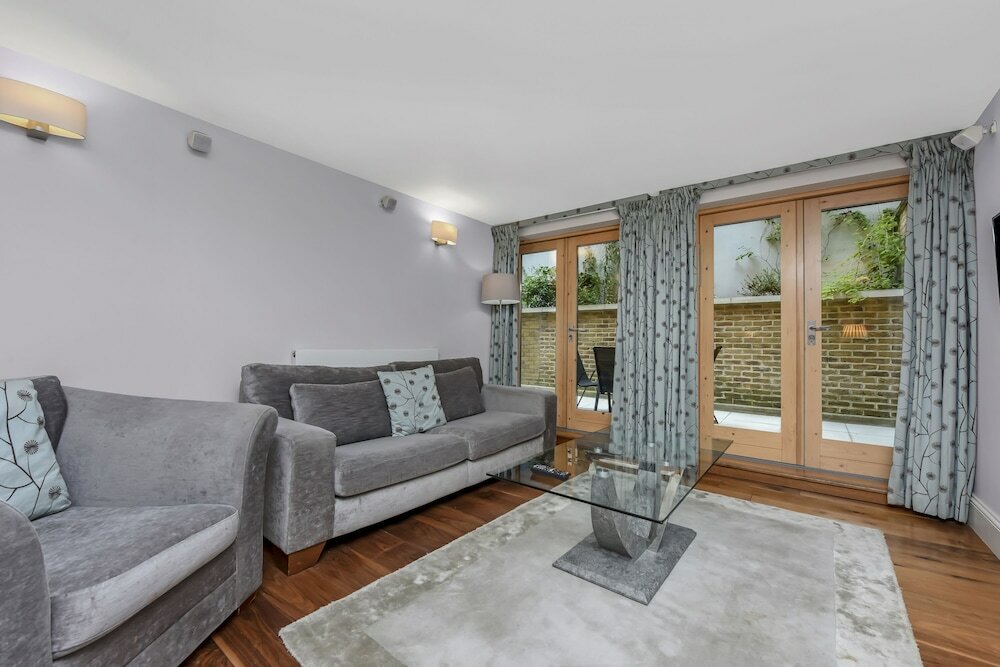 Фото Tavistock Place Apartments