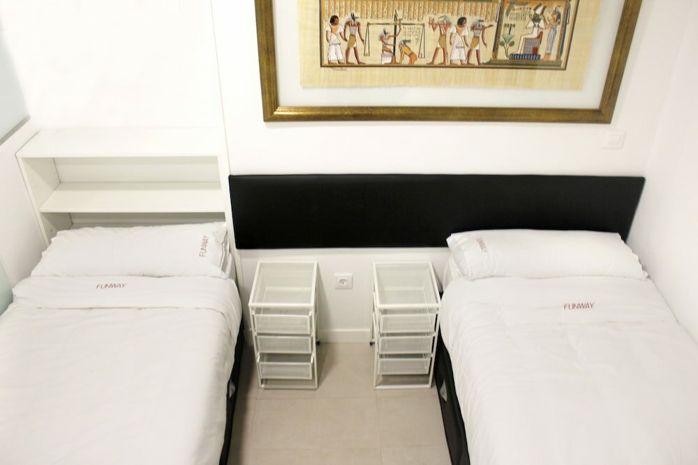 Фото Apartamentos Funway Hostel
