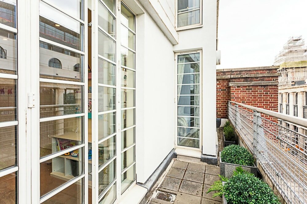 Фото Luxury and Modern Bayswater Apartment