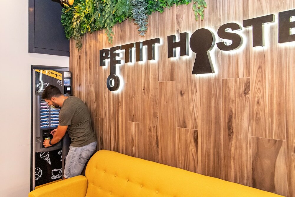 Фото Petit Hostel La Latina