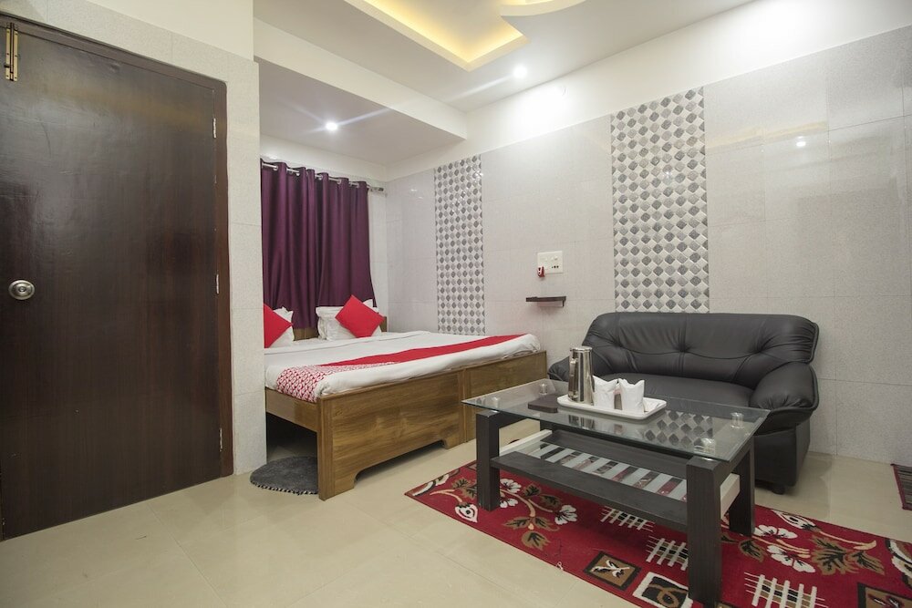 Фото Oyo 27907 Greater Kailash The Palace