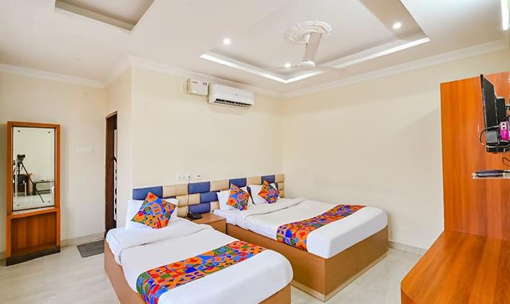 Фото Fabhotel Gns Suites