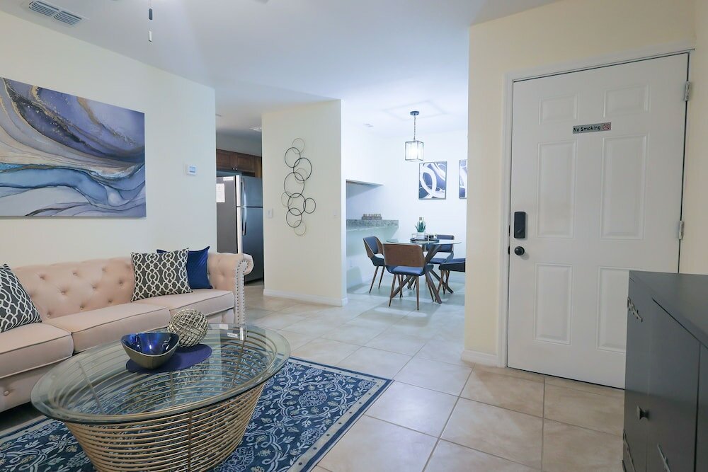 Фото Saint Joseph Suites Down Town Tampa