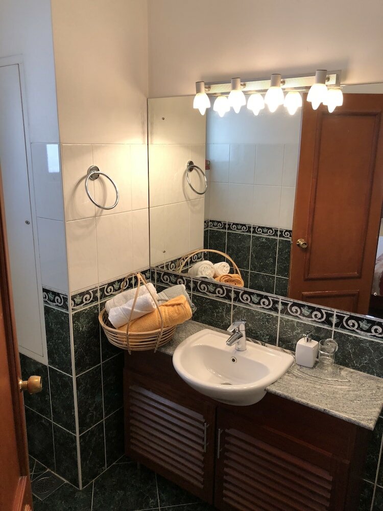 Фото Hedges Court Residencies Colombo City