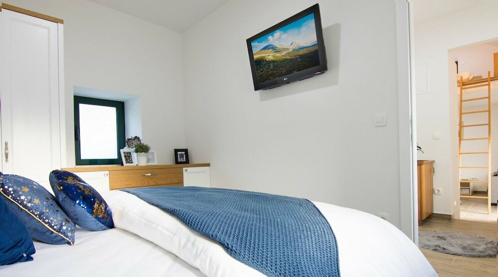 Фото Stipe - With Pool - H