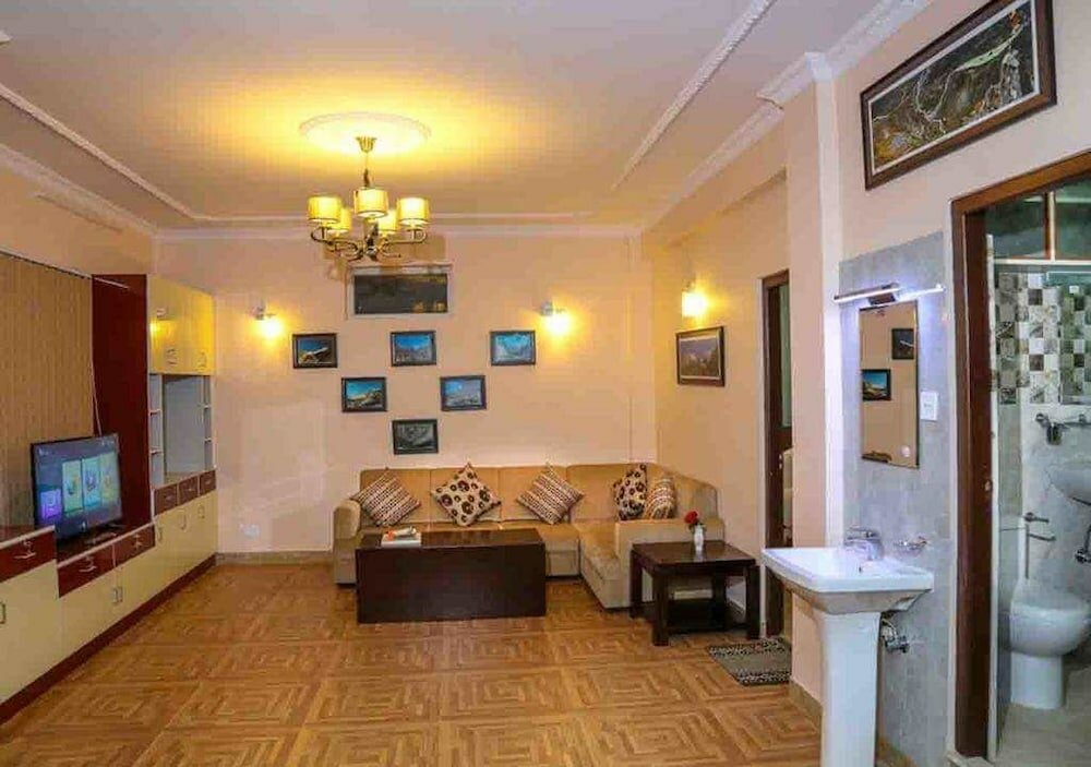 Фото Himalayan Hotel and Service Apartments