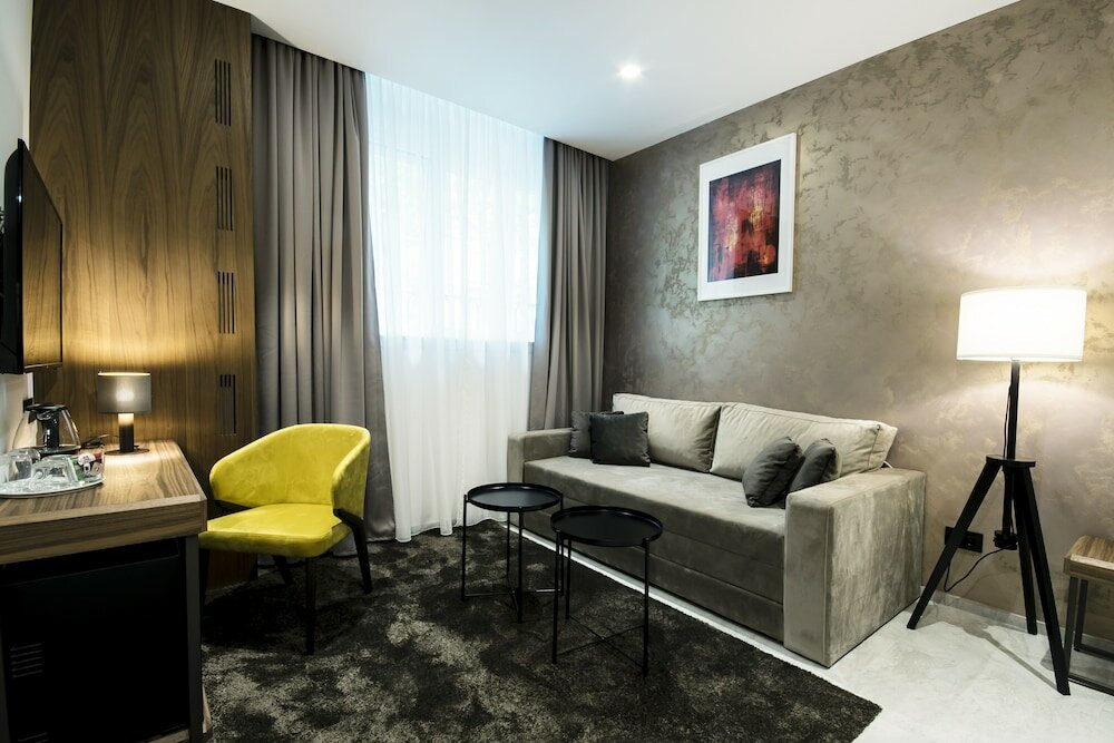 Фото The Location 