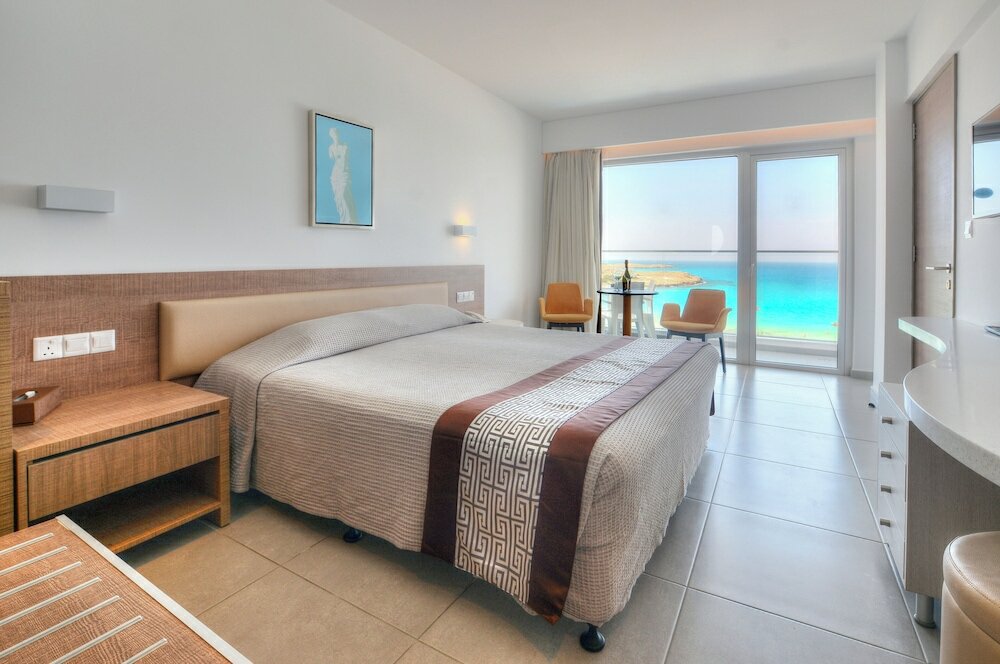 Фото Vassos Nissi Plage Hotel & SPA