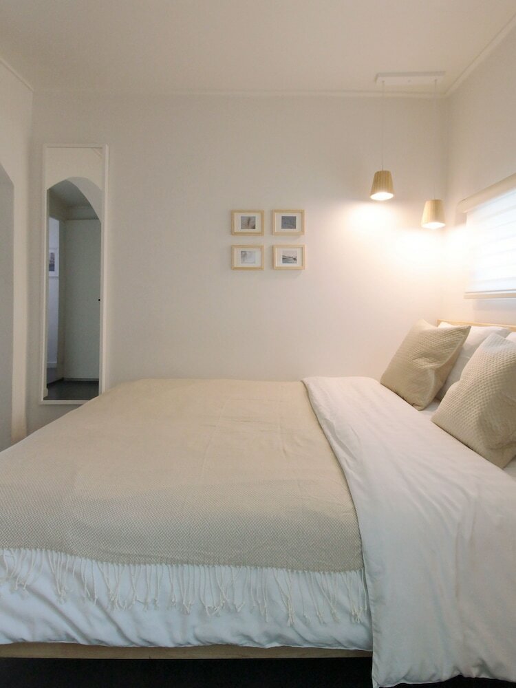 Фото Neat House Hongdae