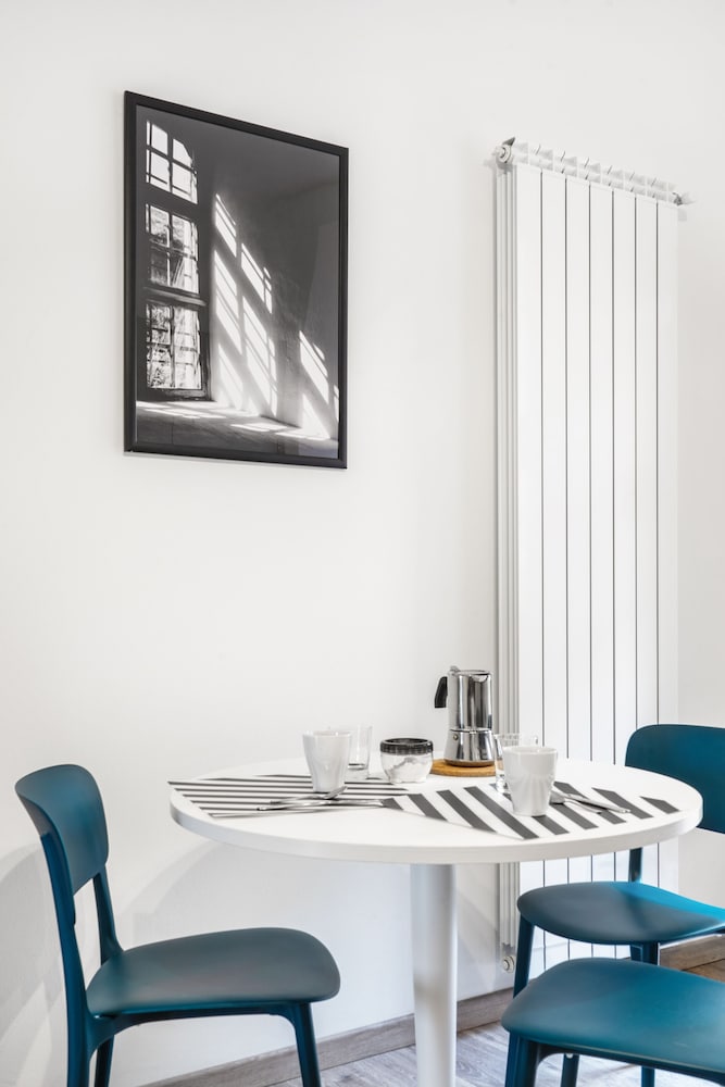 Фото Bright Apartment in De Angeli near Subway