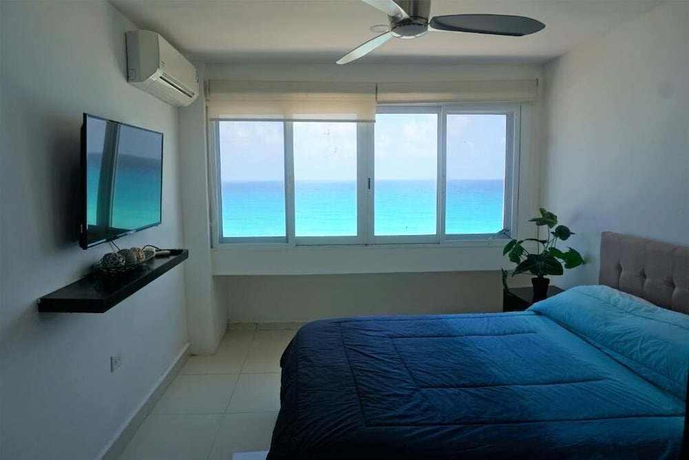 Фото Beachfront Penthouses at Brisas by The Spot