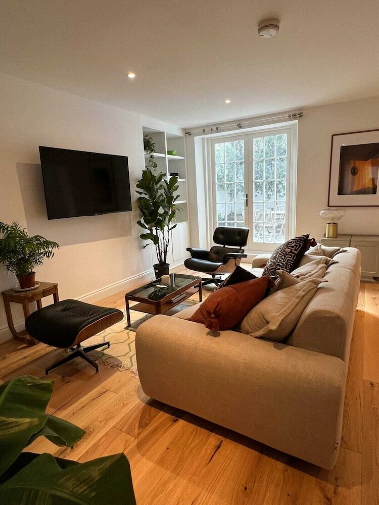 Фото Spacious and Bright 1 Bedroom Flat in Notting Hill