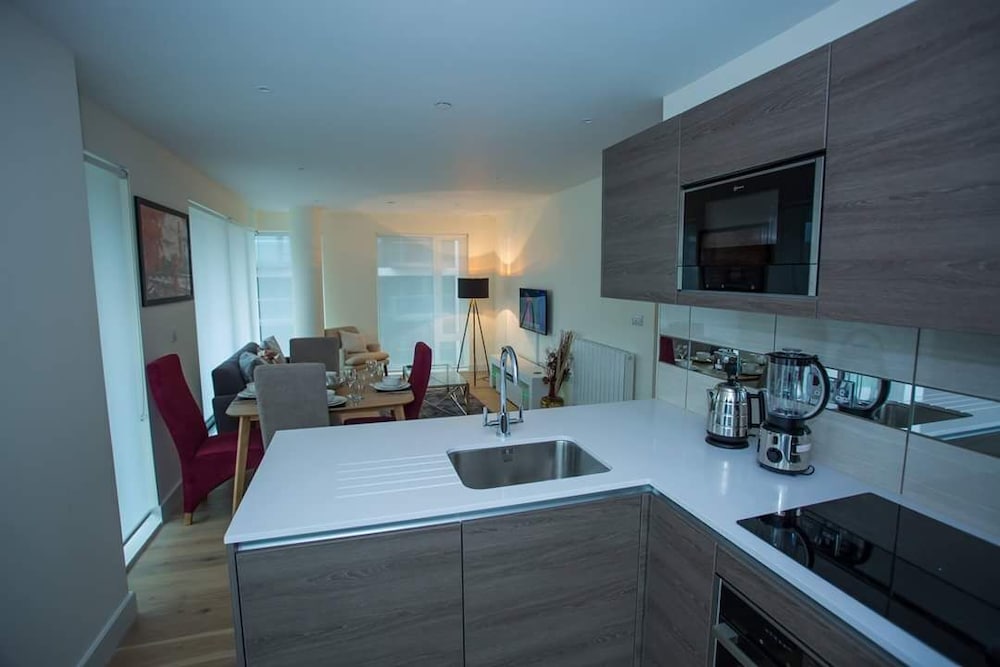 Фото Premium Woolwich 2 Bed Apartment