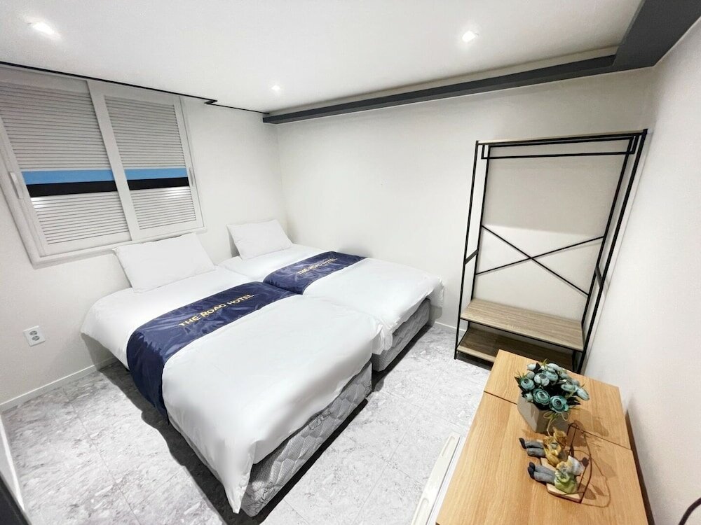 Фото The Road Hotel