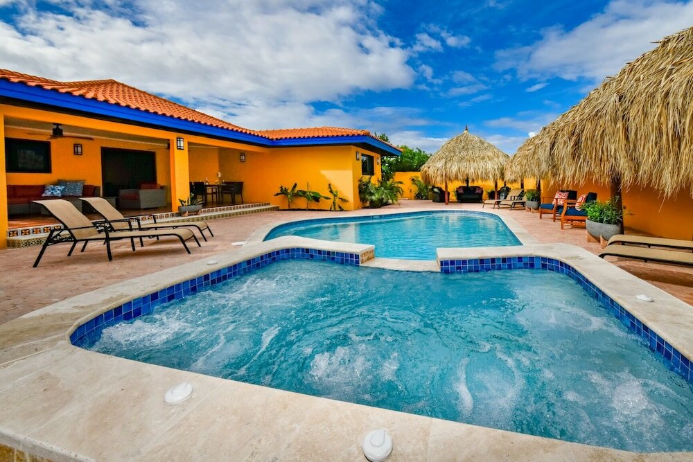 Фото Newly Renovated! Polynesian Themed in Noord!