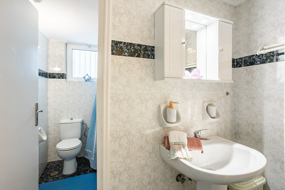 Фото Seaside Family Haven - Avia's Spacious Getaway