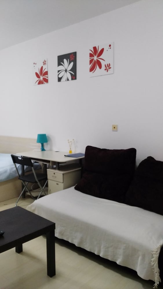 Фото Homehunter Short Term Apartment