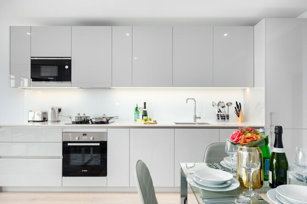 Фото Two Bedroom Serviced Apartment with Balcony in Weymouth Building, Deacon Street