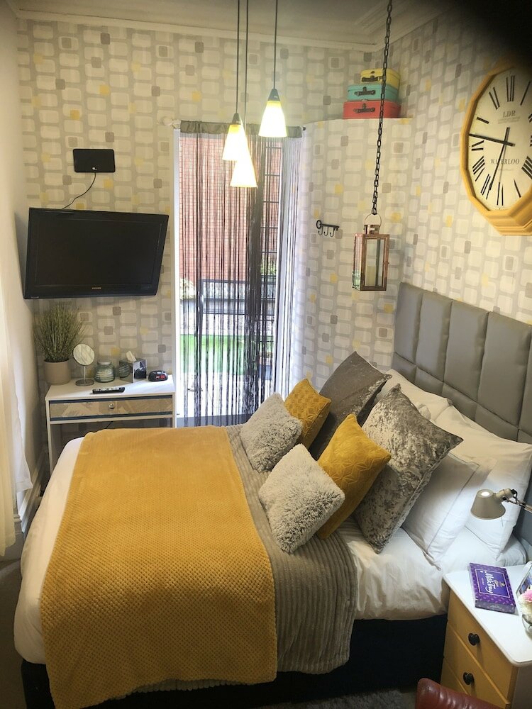 Фото Charing Cross Rooms - B&b