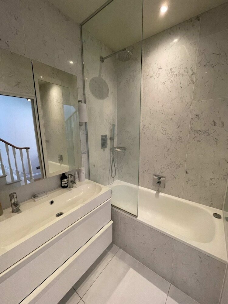 Фото Stylish 2bd Maisonette - 5 Mins to Hampstead Heath