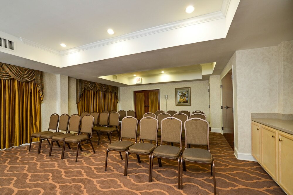 Фото Comfort Suites Myrtle Beach Central