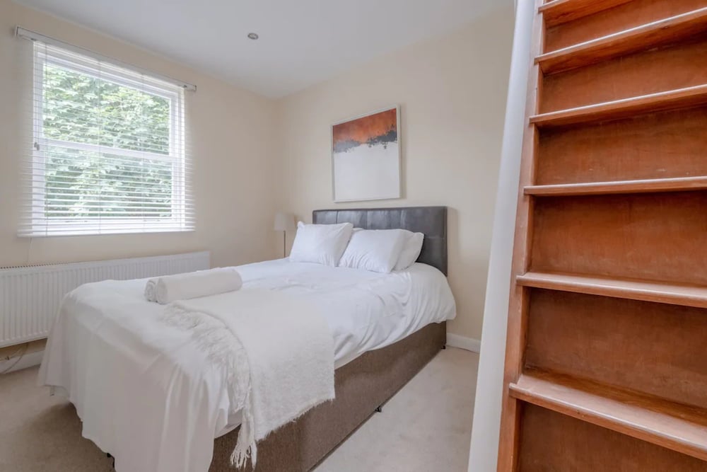 Фото Lovely 2 Bedroom Apartment With Great Transport Links