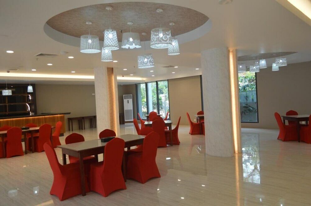 Фото Airport Avenue Hotel