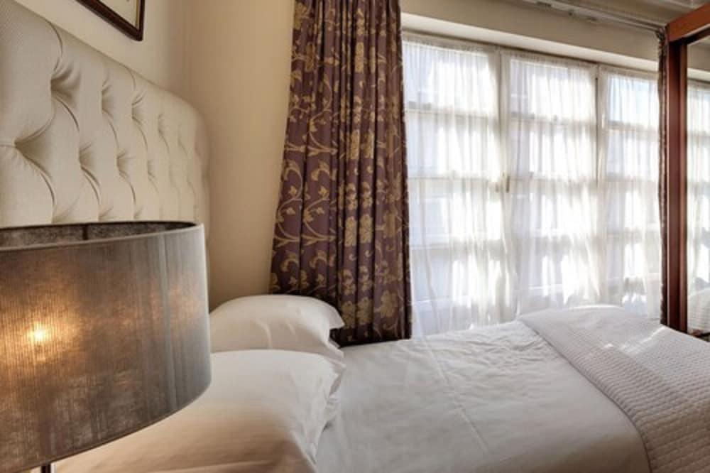 Фото Carlton Court - Mayfair