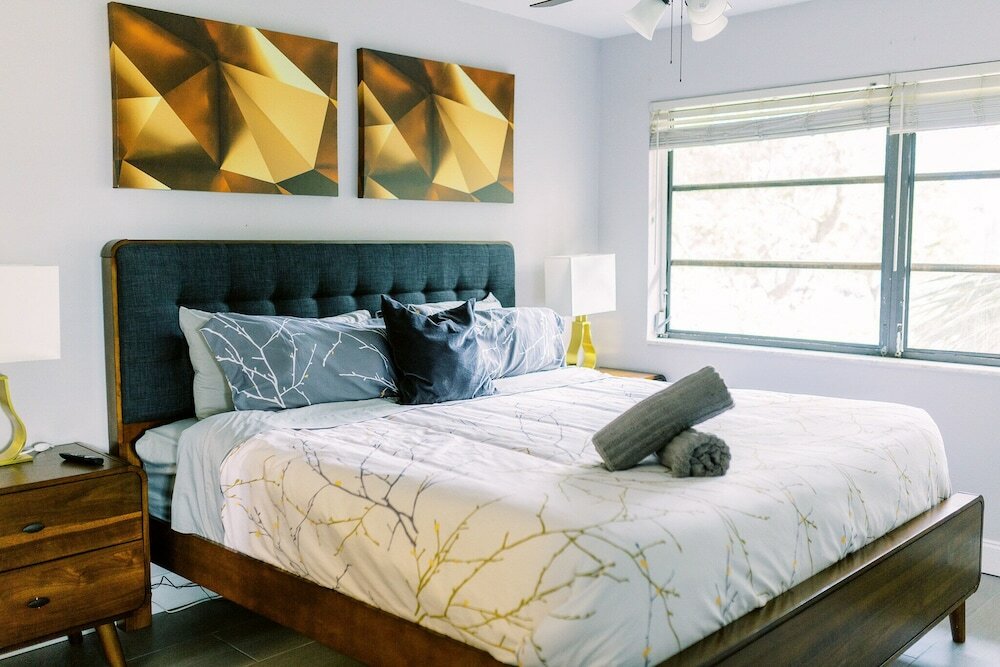 Фото Bayview Apartments by Lowkl