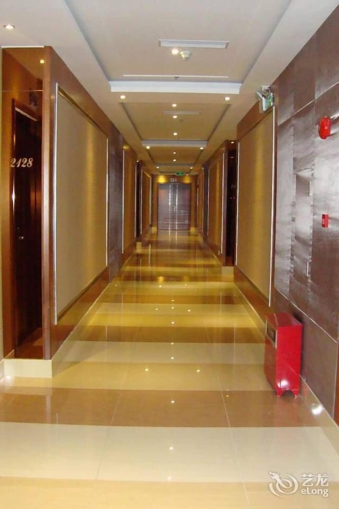 Фото Huaweida Hotel
