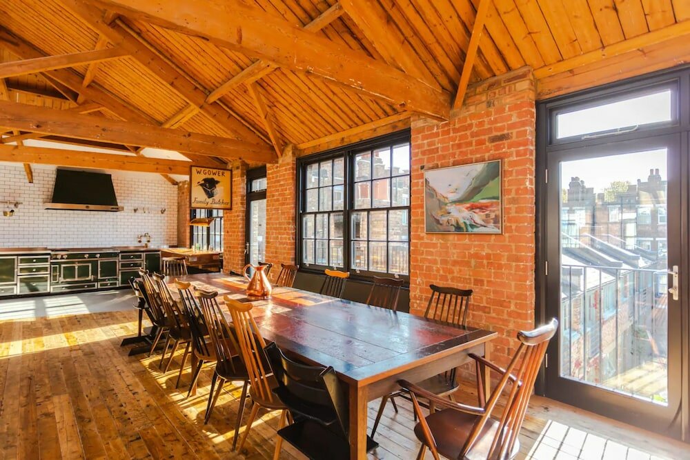 Фото Spectacularly Unique 4 Bedroom House in Bethnal Green