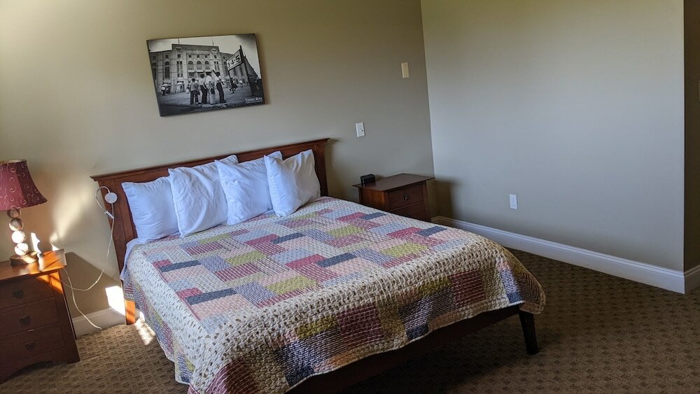 Фото The Meadowlark Inn