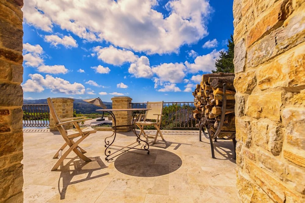 Фото Lx1: Chateau D' Renaitre - Carmel-by-the-sea Luxury Villa: