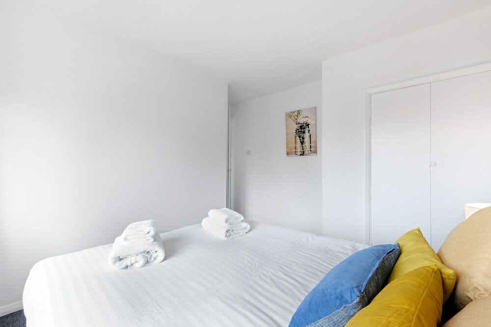 Фото Brambles House West Drayton 3 Bedroom