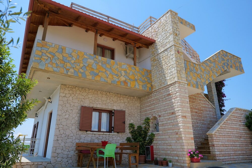 Фото Pellumb Apartments