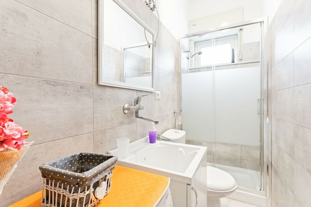 Фото Roomy And Bright Apartment With Balconies X6