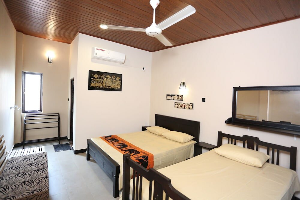 Фото Edwin's Air-port stay