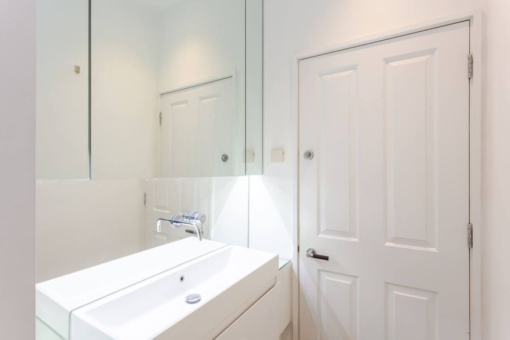 Фото Modern 2 Bedroom Apartment Near Gloucester Road