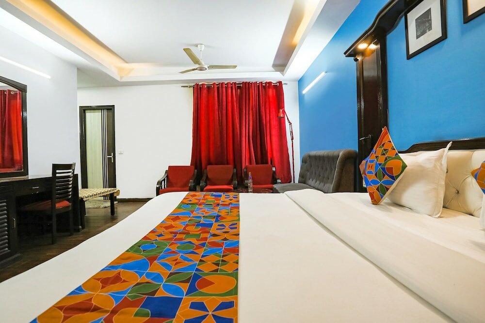 Фото Fabhotel Sentinel Suites
