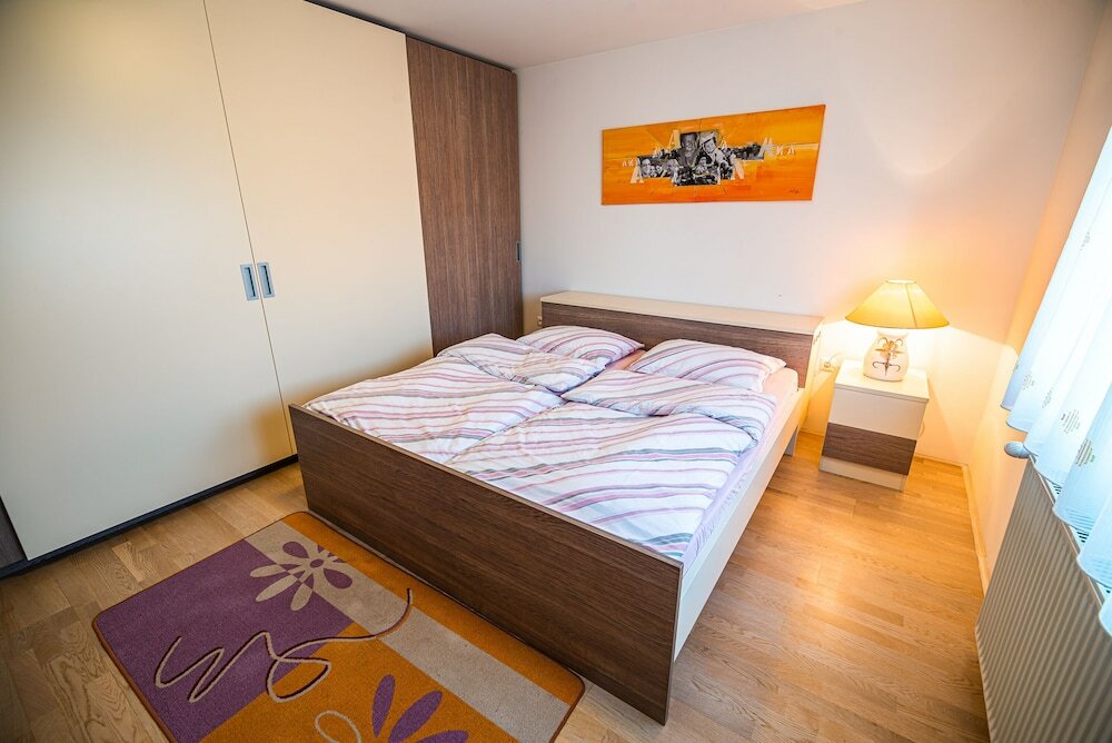 Фото Three Bedroom Apartment Ana With hot tub