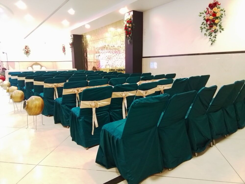 Фото Hotel Vibharaj Palace