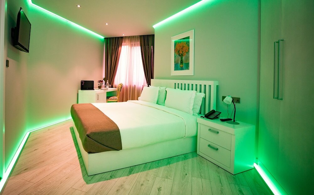 Фото Metro Hotel Tirana