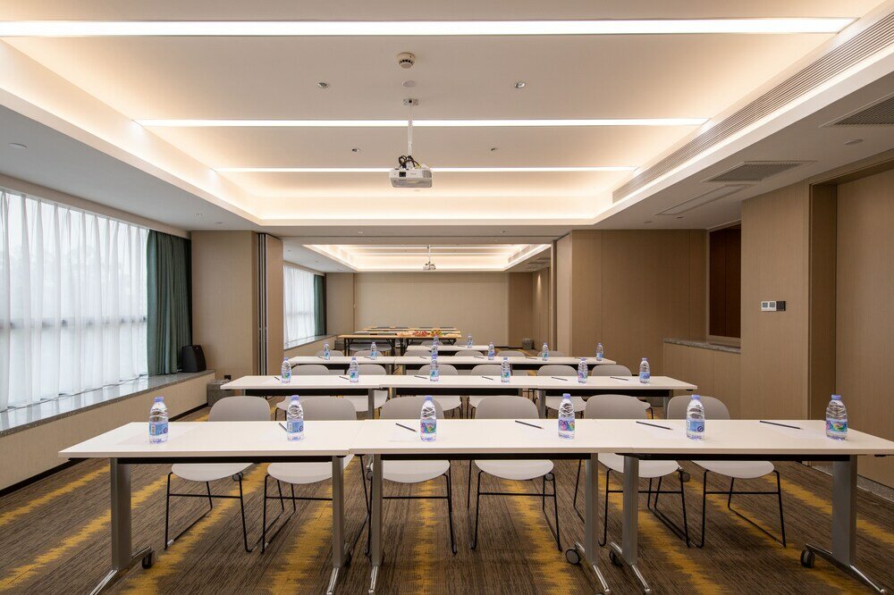 Фото Gz Baiyun Airport MeHood Liz Hotel T1